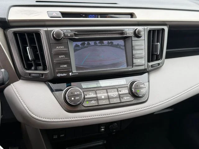 2015 Toyota RAV4 - Image 18