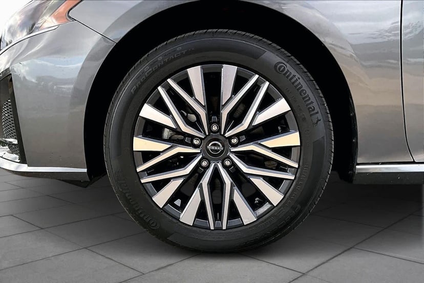 2023 Nissan Altima - Image 11