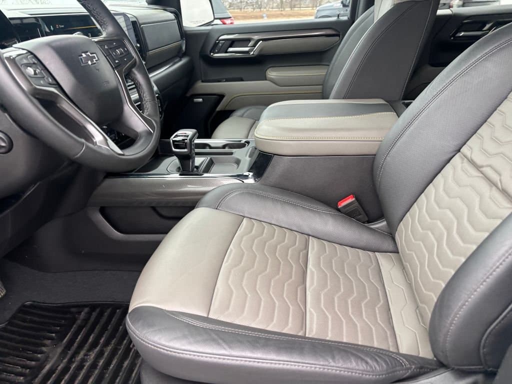 2025 Chevrolet Silverado 1500 - Image 11
