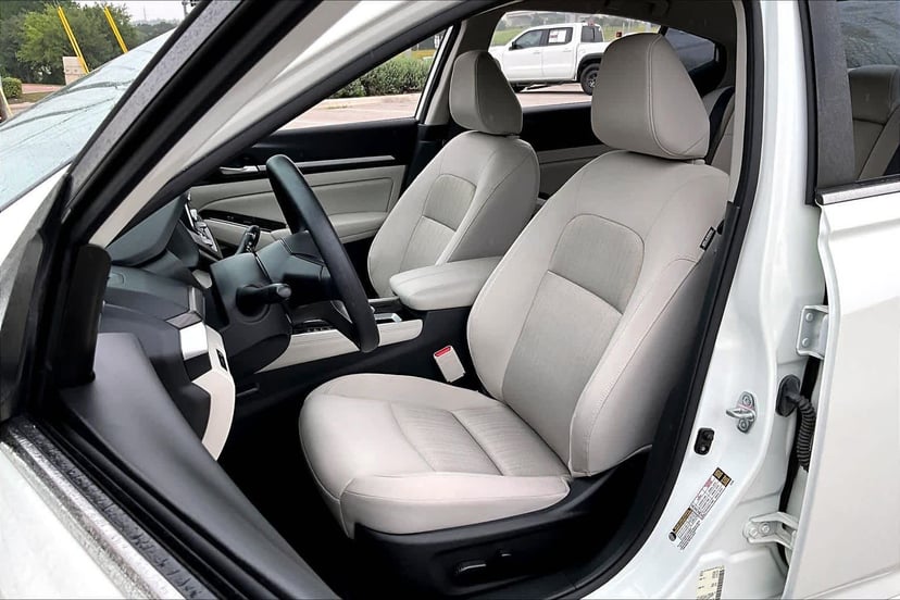 2023 Nissan Altima - Image 8