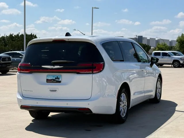 2024 Chrysler Pacifica - Image 5