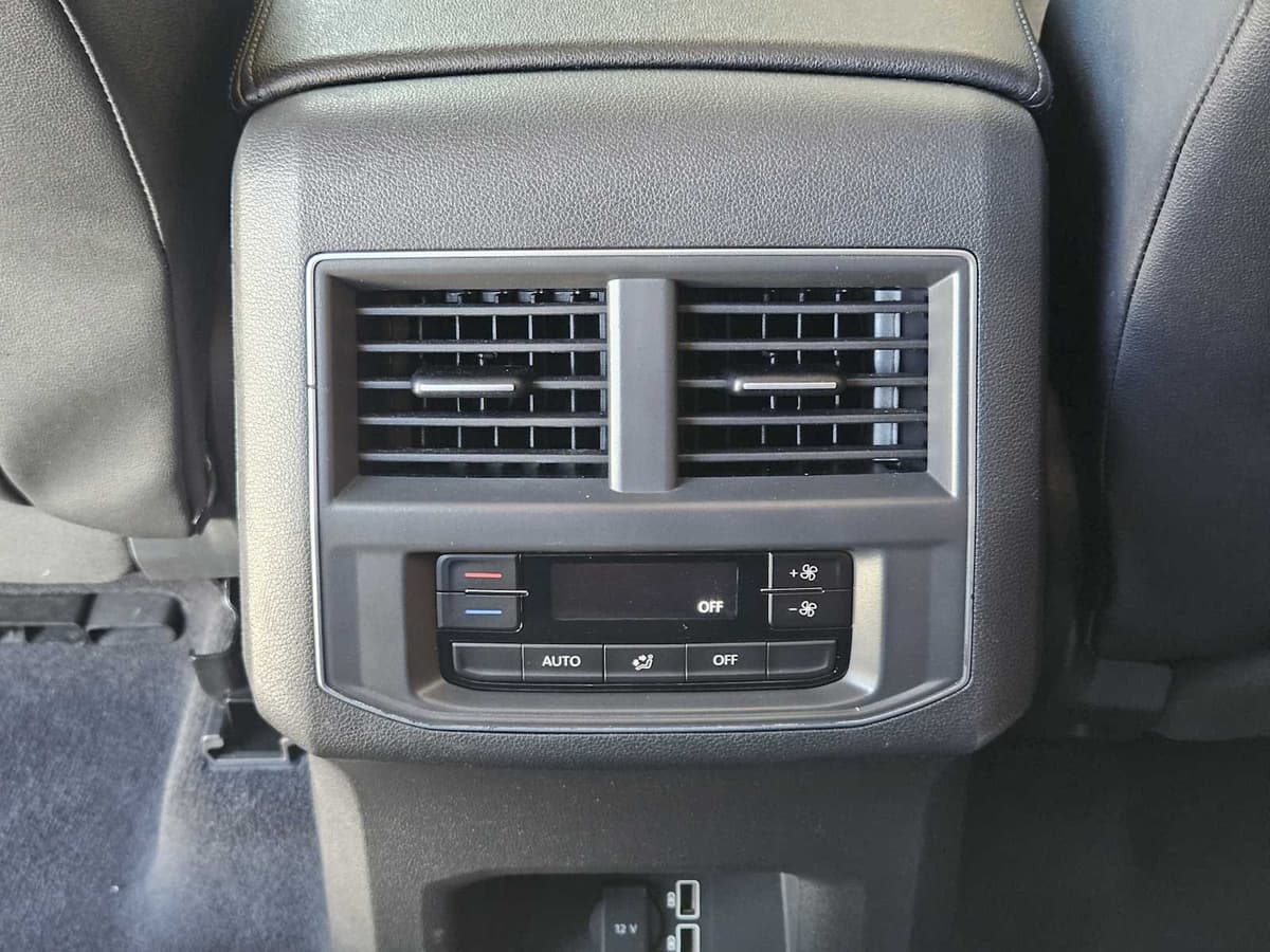 2018 Volkswagen Atlas - Image 24