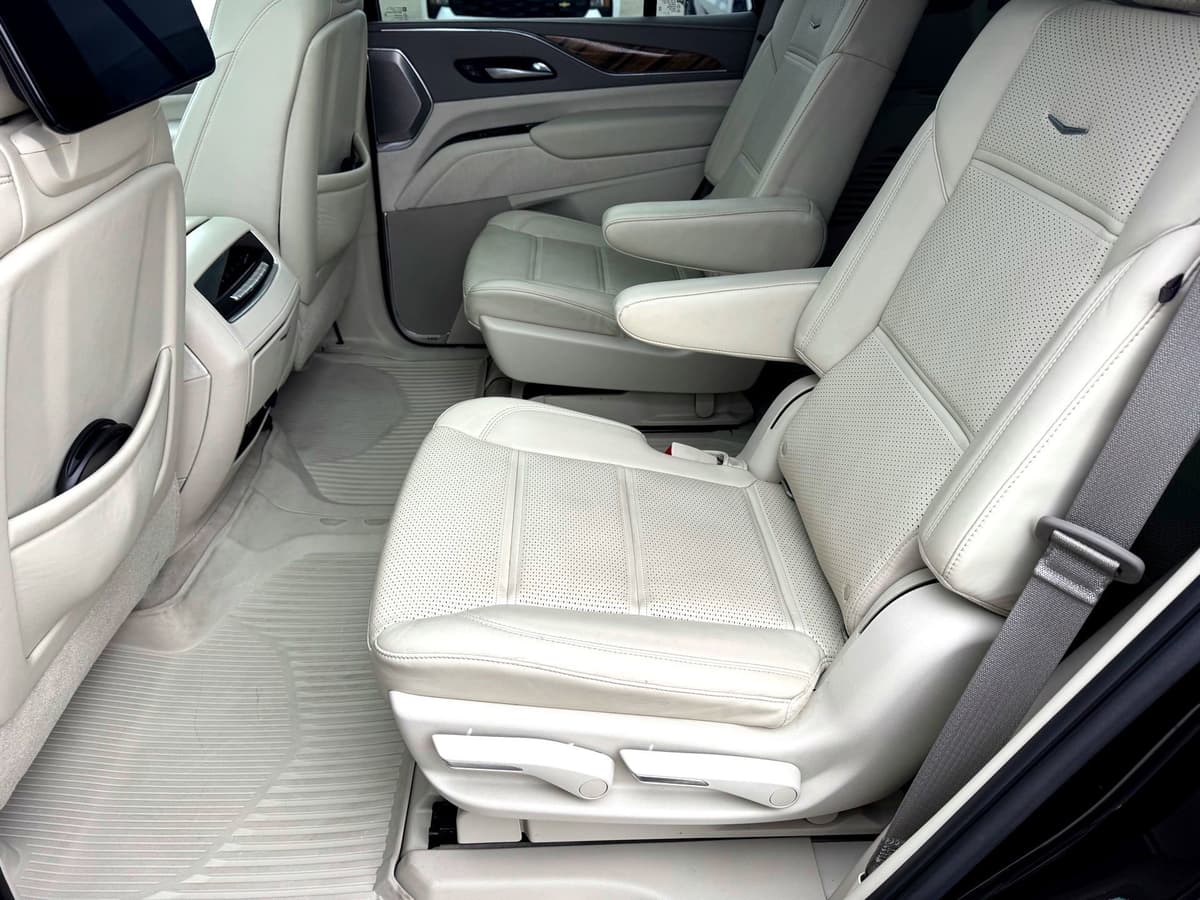 2021 Cadillac Escalade - Image 23