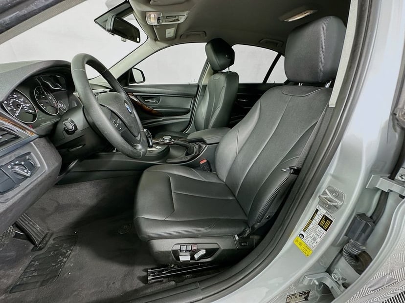 2016 BMW 3 Series - Image 21