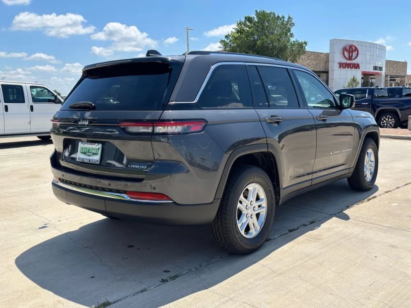 2024 Jeep Grand Cherokee - Image 4