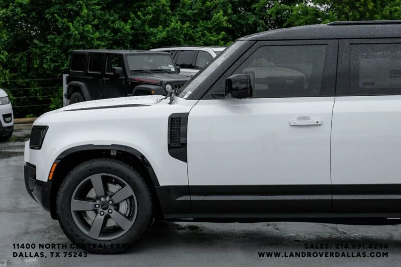 2026 Land Rover Defender 110 - Image 12