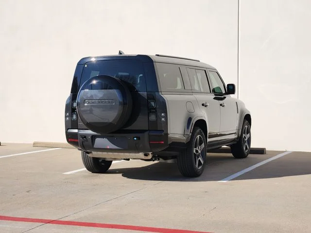 2026 Land Rover Defender 130 - Image 4
