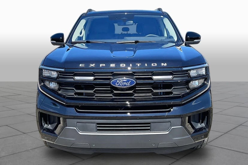 2025 Ford Expedition - Image 2