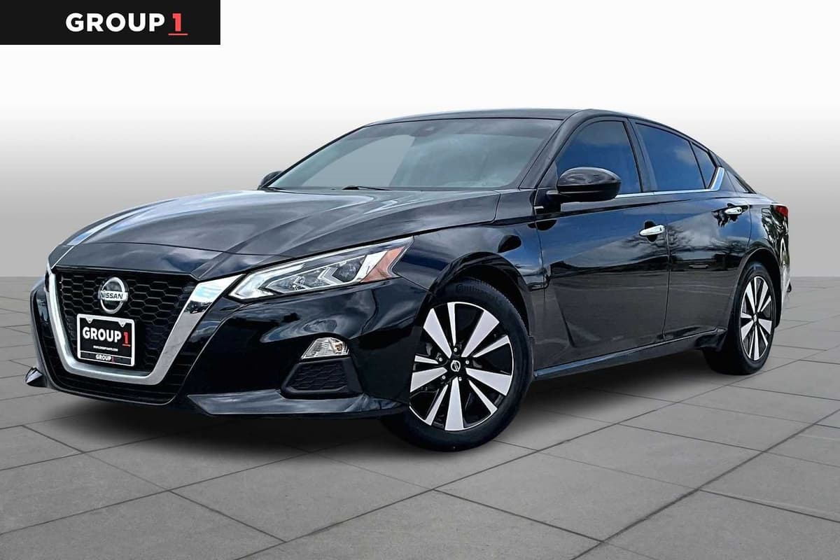 2022 Nissan Altima - Image 1