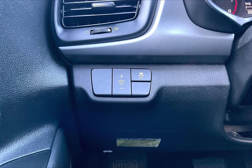 2022 Kia Rio - Image 33