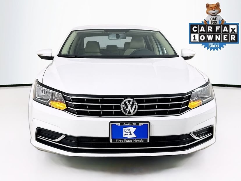 2017 Volkswagen Passat - Image 2