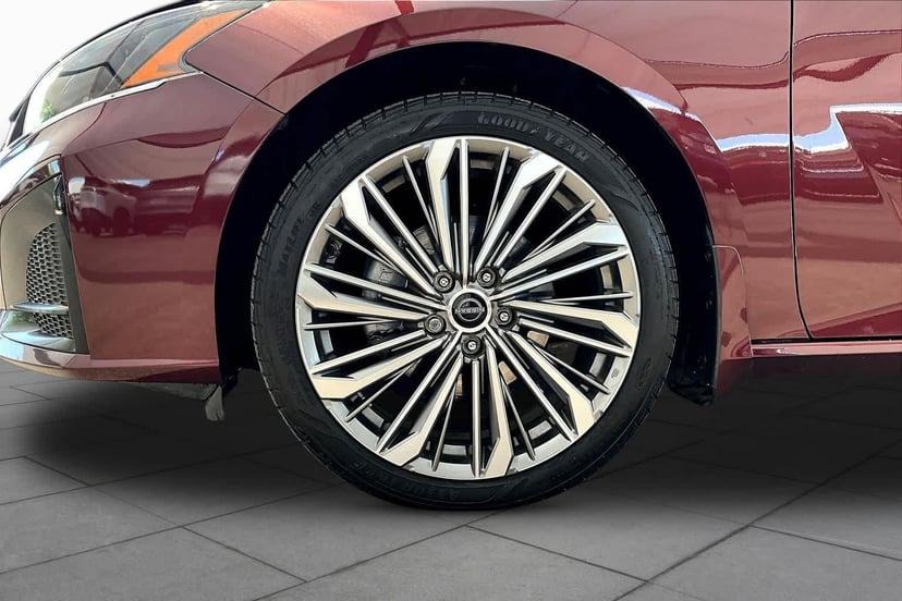 2023 Nissan Altima - Image 11