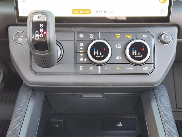 2026 Land Rover Defender 130 - Image 14