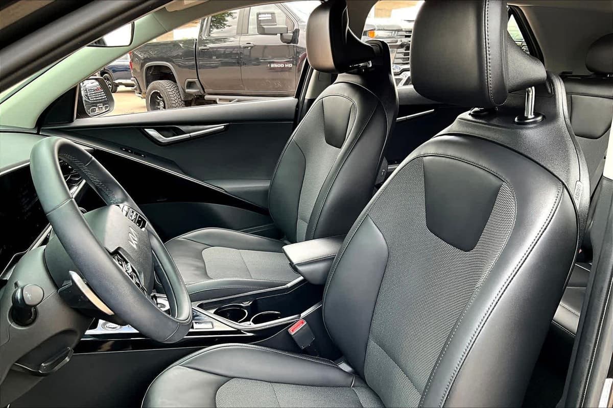2023 Kia Niro Plug-In Hybrid - Image 8