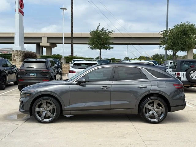 2023 Genesis GV70 - Image 8