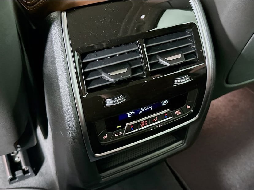 2026 BMW X7 - Image 18