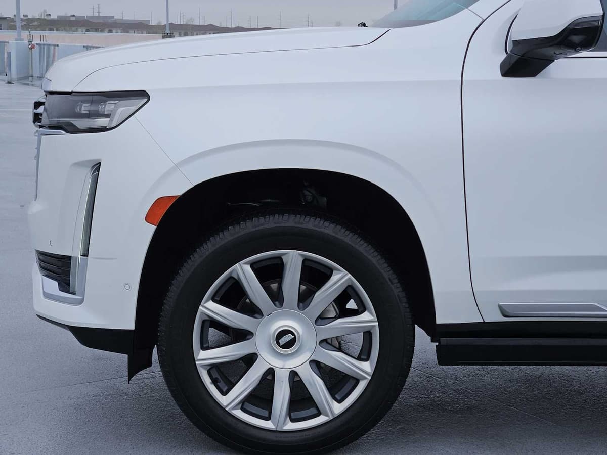 2023 Cadillac Escalade ESV - Image 9