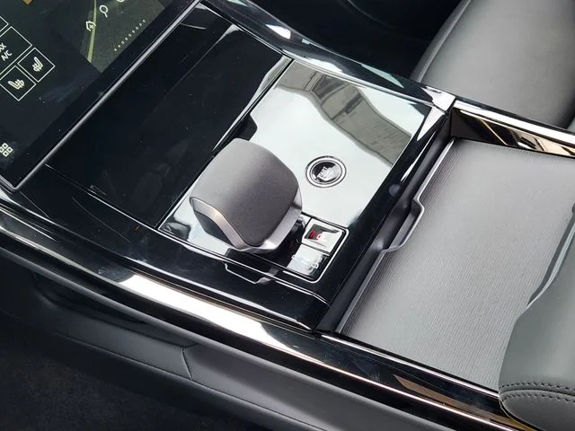 2025 Land Rover Range Rover Sport - Image 19