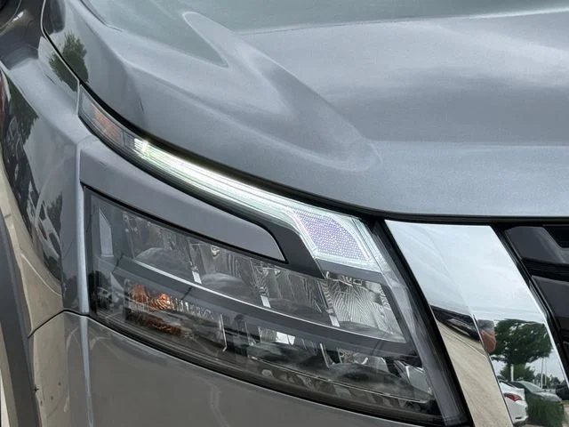2025 Nissan Pathfinder - Image 2