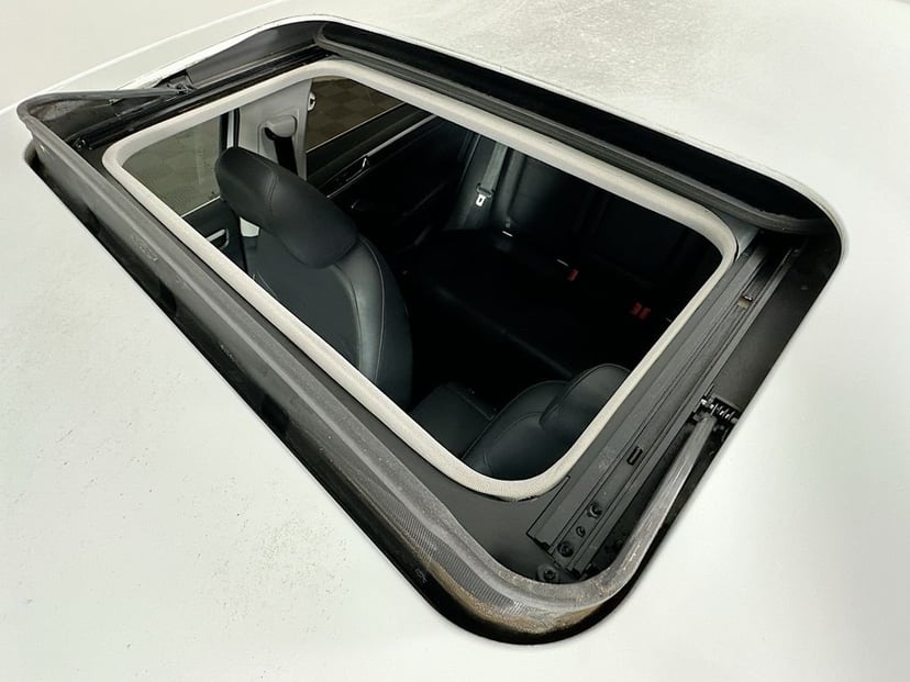 2017 Volkswagen Passat - Image 21