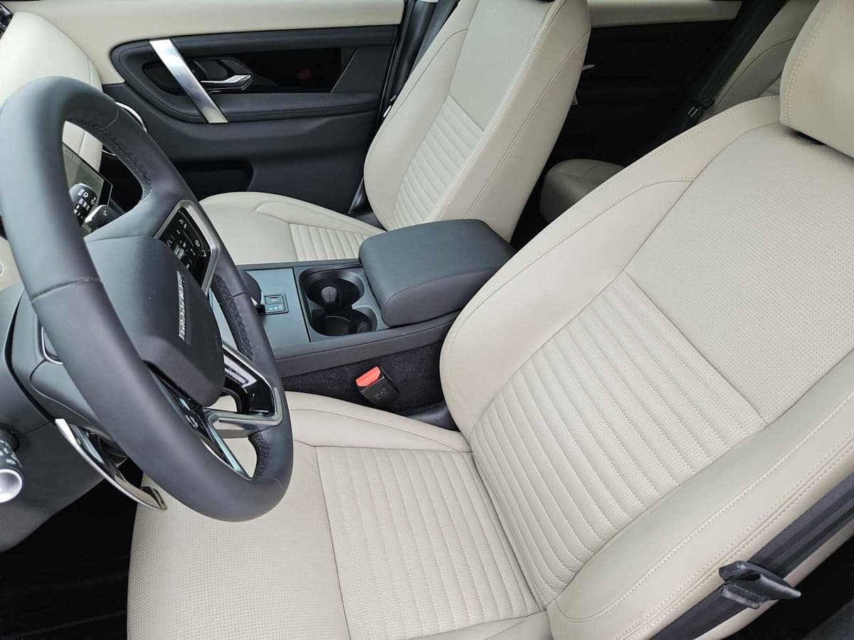 2025 Land Rover Discovery Sport - Image 11