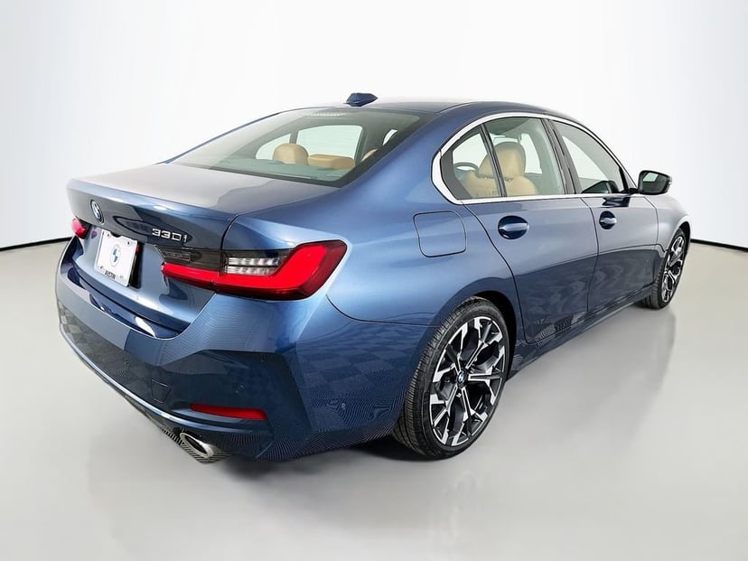 2025 BMW 3 Series - Image 5