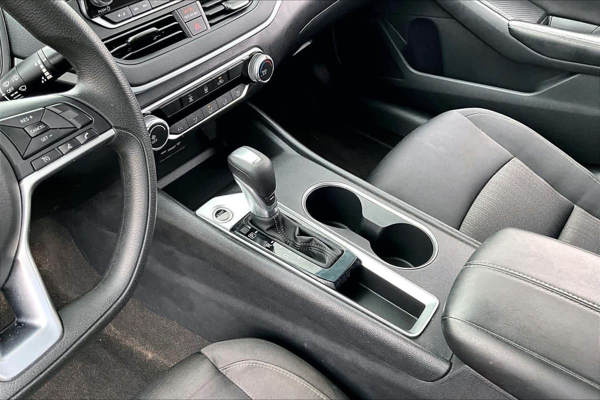 2022 Nissan Altima - Image 17