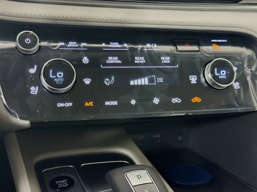 2027 INFINITI QX60 - Image 18