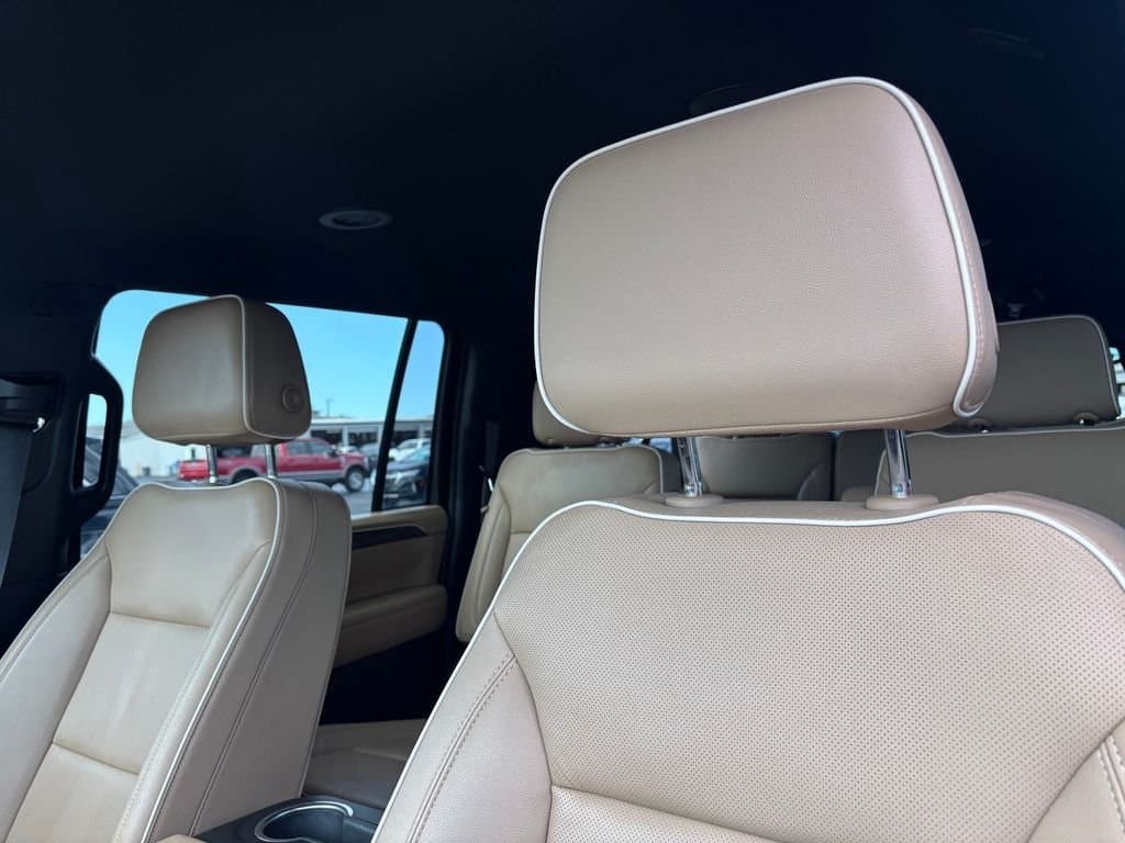 2023 Chevrolet Suburban - Image 12