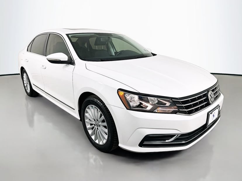 2017 Volkswagen Passat - Image 3