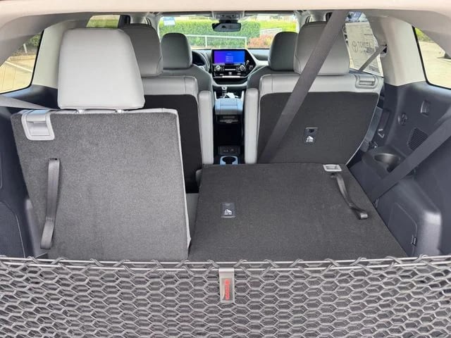 2026 Toyota Highlander Hybrid - Image 23