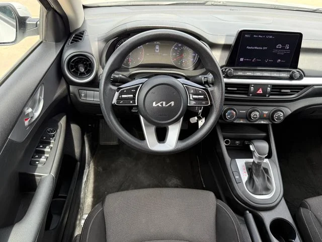2023 Kia Forte - Image 25