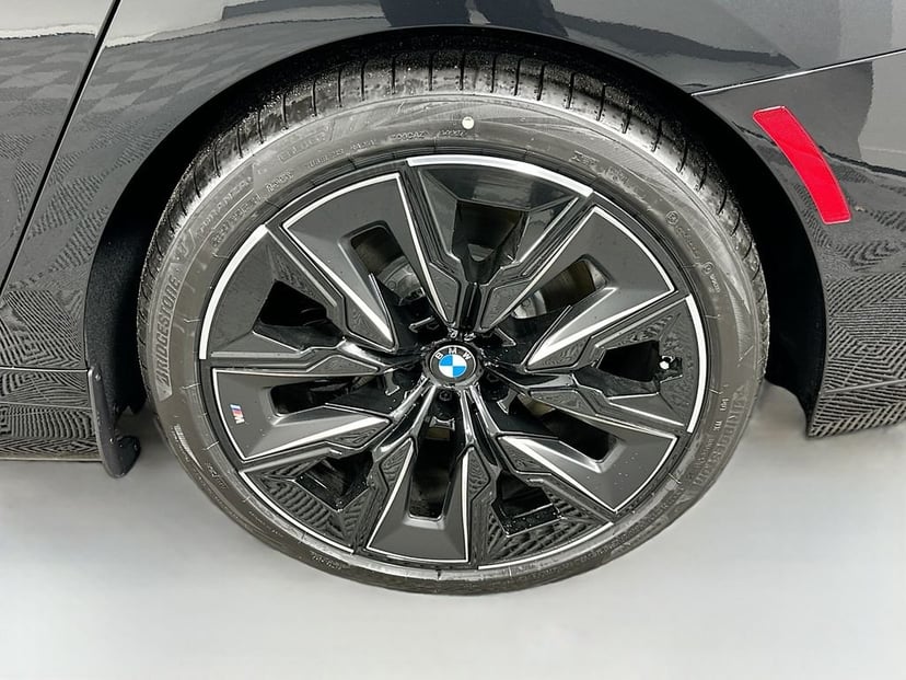 2026 BMW i7 - Image 23