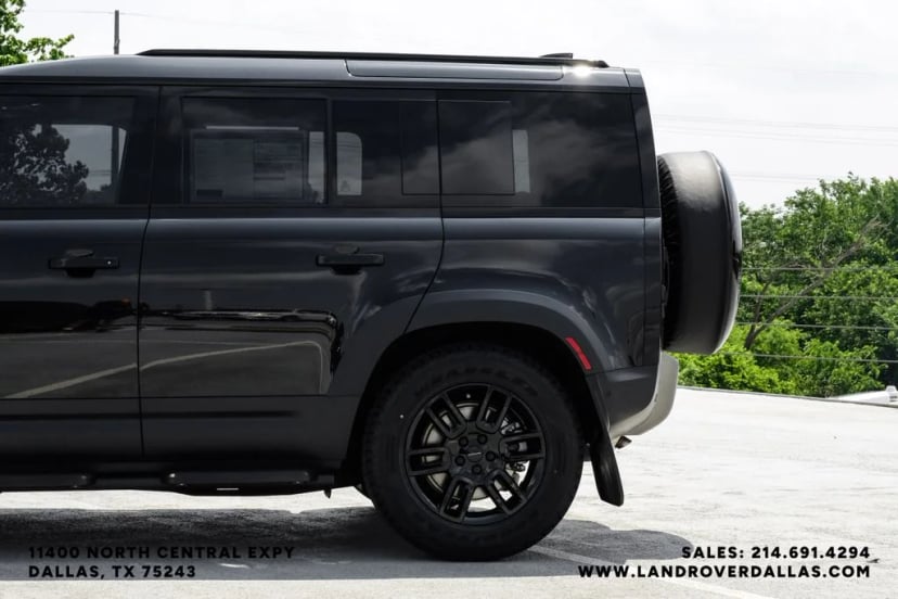 2026 Land Rover Defender 110 - Image 11