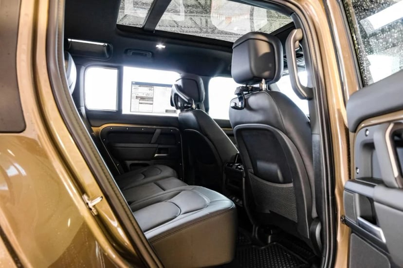 2026 Land Rover Defender 110 - Image 34