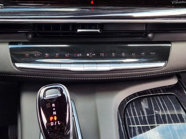 2021 Cadillac Escalade - Image 18