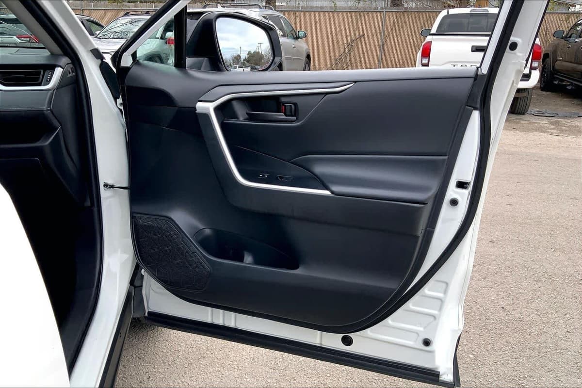 2023 Toyota RAV4 - Image 22