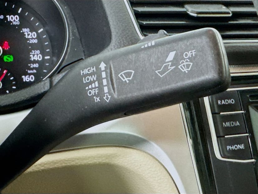 2017 Volkswagen Passat - Image 14