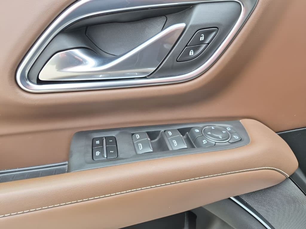 2023 Chevrolet Suburban - Image 28