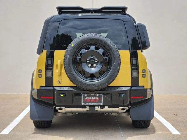 2026 Land Rover Defender 110 - Image 6