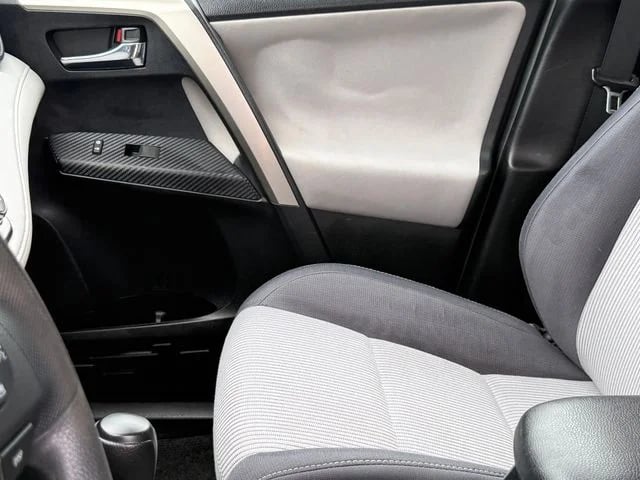 2015 Toyota RAV4 - Image 9