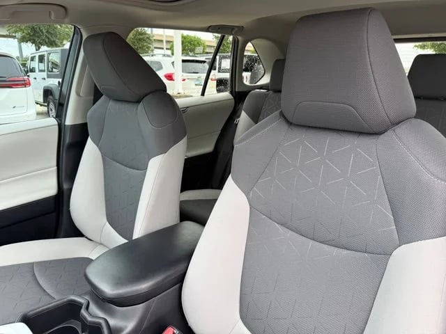 2024 Toyota RAV4 - Image 14