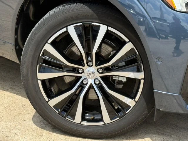 2024 Volvo XC60 - Image 2