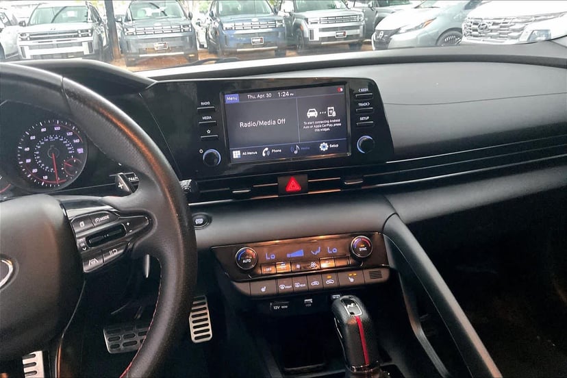 2022 Hyundai Elantra - Image 7