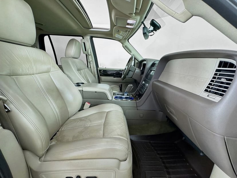 2017 Lincoln Navigator - Image 38