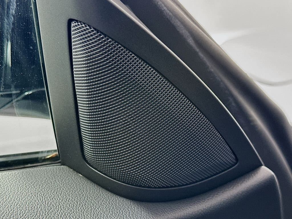 2025 BMW 4 Series - Image 19