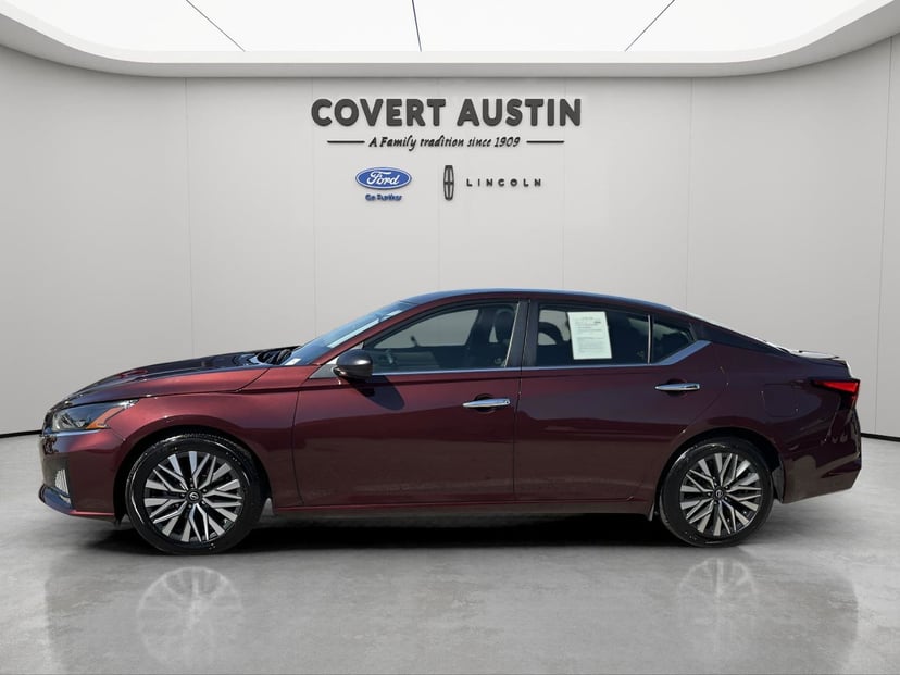 2024 Nissan Altima - Image 2