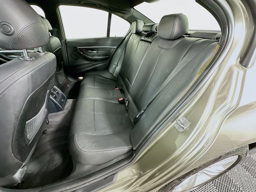 2016 BMW 3 Series - Image 24