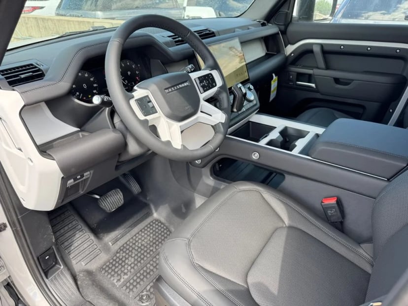 2026 Land Rover Defender 110 - Image 8