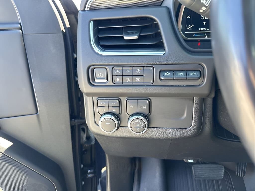 2023 GMC Yukon - Image 30